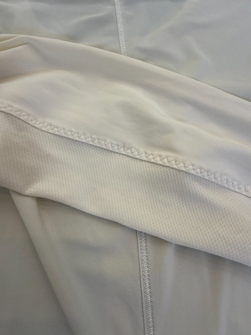 Lululemon White Contrast Stitch Long Sleeve Athletic Top Fits Sz 6 - Picture 5 of 6